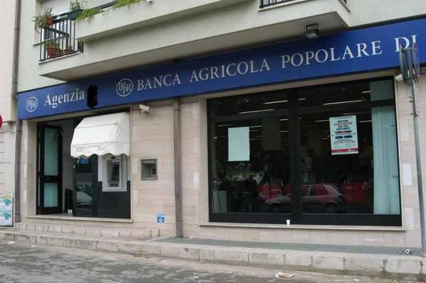 DENUNZIATI DALLA POLIZIA QUATTRO SOGGETTI PER FURTI BANCOMAT
