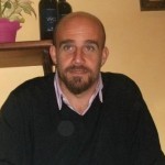BATTE LA TESTA CONTRO IL RULLO DEL TRATTORE E MUORE SUL COLPO