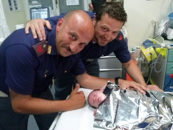 LA POLIZIA DI STATO SQUADRA VOLANTI HA SALVATO UN NEONATO DI APPENA DIECI GIORNI