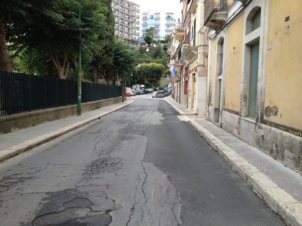 VIA PALERMO. LE RECENTI PIOGGE HANNO RESO IMPRATICABILE LA STRADA