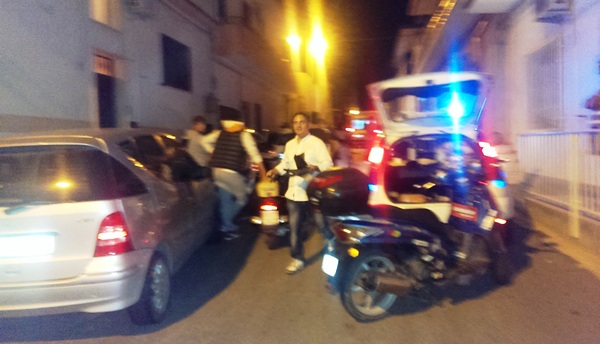 TRE AUTO E UNO SCOOTER COINVOLTI IN UN TESTA CODA SPETTACOLARE