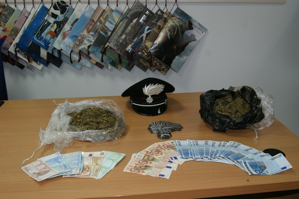 IN POSSESSO DI MEZZO CHILO DI MARIJUANA. ARRESTATI DUE GIOVANI