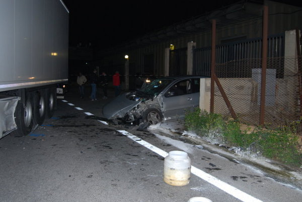 QUATTRO I FERITI NELLO SCONTRO TRA UNA VETTURA E UN ARTICOLATO