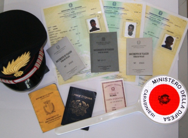 IN POSSESSO DI DOCUMENTI FALSI 5 EXTRACOMUNITARI ARRESTATI
