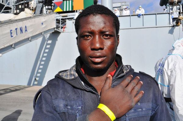 FERMATO LO SCAFISTA SENEGALESE CHE SI ERA ACCORDATO CON I LIBICI  PER CONDURRE IL GOMMONE
