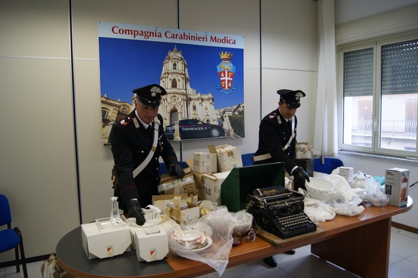 MODICA (RG): FURTI IN ABITAZIONE – CARABINIERI ARRESTANO IN FLAGRANZA 5 EXTRACOMUNITARI
