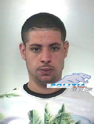GIOVANE LADRO ARRESTATO DALLA POLIZIA