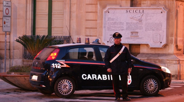 SCICLI (RG): ARRESTATI DAI CARABINIERI DOPO AVER RUBATO UN CICLOMOTORE