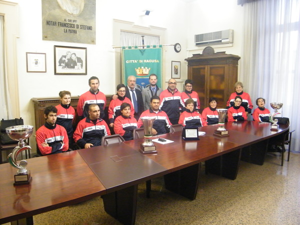 UNA TARGA DEL COMUNE ALLA SOCIETA’ SPORTIVA “HANDY SPORT”