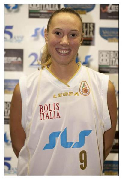 L’EX SPEZZINA SARA CANOVA IN BIANCOVERDE.
