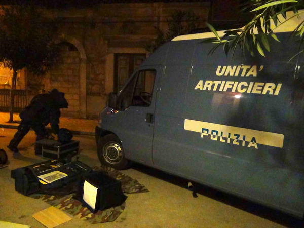 LA POLIZIA DI STATO QUESTA NOTTE È INTERVENUTA A VITTORIA PER LA SEGNALAZIONE DI UN’AUTO SOSPETTA.
