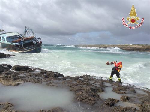 PESCHEREGGIO INCAGLIATOSI A LAMPEDUSA