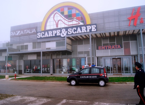 TENTA UNA RAPINA, ARRESTATO DA UN CARABINIERE LIBERO DAL SERVIZIO