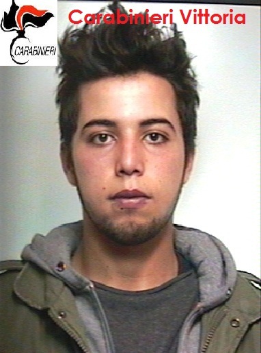 EVADE DAI DOMICILIARI A VITTORIA