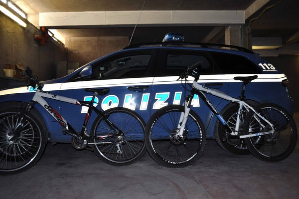 LADRI DI BICICLETTE PRESI DALLA POLIZIA