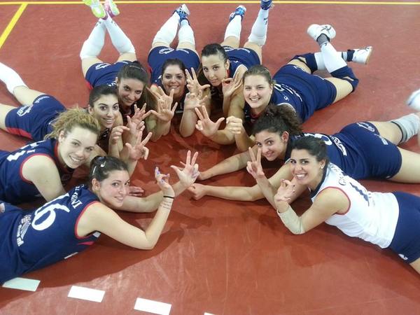 ARDENS CHIUDE COL BOTTO