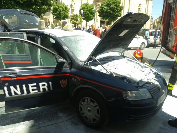 SCICLI – VOLANTE DEI CARABINIERI IN FIAMME, ARRESTATO IL RESPONSABILE UN TRENTANOVENNE  PLURIPREGIUDICATO