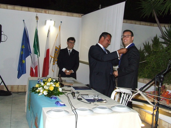 ANCHE QUEST’ANNO SI E’ CONCLUSA LA CERIMONIA DEL “PASSAGGIO DELLA CAMPANA” DEL ROTARY CLUB COMISANO