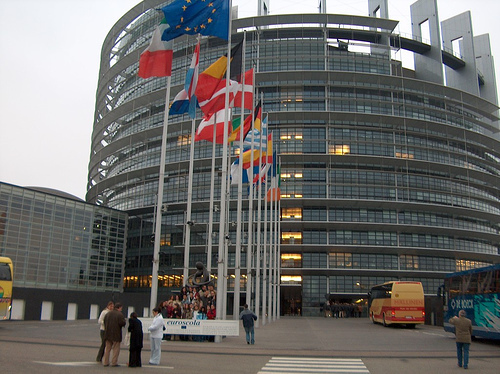 Emergenza coronavirus: il Parlamento Europeo si riunisce in videoconferenza con il “voto a distanza”.