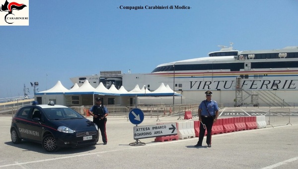 CATTURATO PERICOLOSO RICERCATO LEGATO AL CLAN STRISCIUGLIO DI BARI.