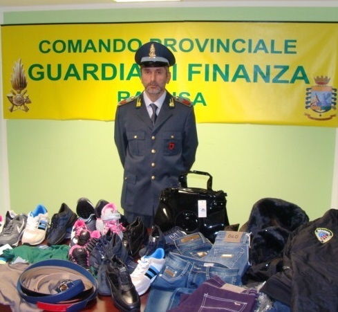 SEQUESTRO DI PRODOTTI CONTRAFFATTI A COMISO