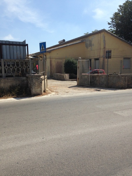ANCORA PERICOLOSO L’INGRESSO DELLA SCUOLA ANDERSEN DI RAGUSA