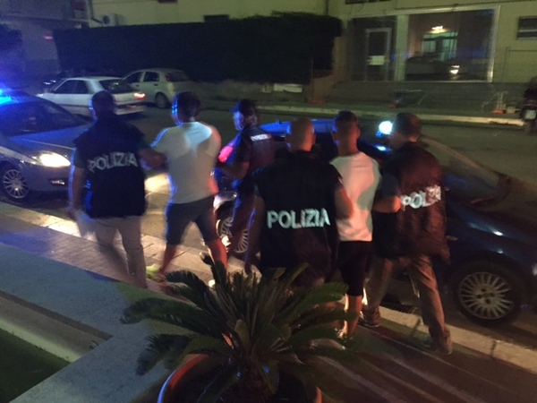 LA POLIZIA DI STATO CATTURA PADRE E FIGLIO, PERICOLOSISSIMI RAPINATORI SPECIALIZZATI IN VILLE