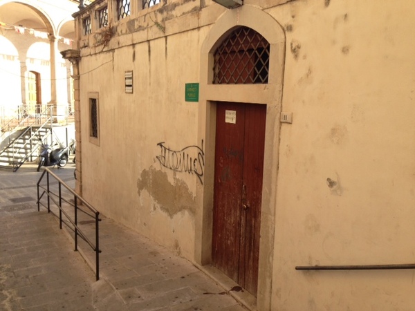 BAGNI PUBBLICI ANCORA FUORI USO NEL CENTRO STORICO DI COMISO