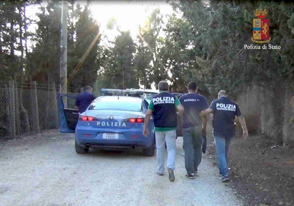 LA POLIZIA DI STATO HA TRATTO IN SALVO UNA DONNA RUMENA BRACCIANTE AGRICOLO PRESSO LE SERRE DI VITTORIA, IN ITALIA DA UN ANNO E MEZZO PAGATA 25 EURO AL GIORNO.