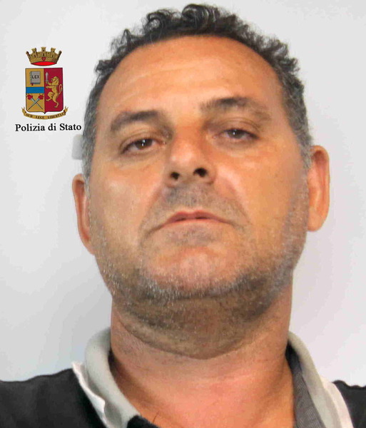 LA POLIZIA DI STATO HA ARRESTATO UN PLURIPREGIUDICATO PER AVER COMMESSO UNA RAPINA IN VILLA NELLE CAMPAGNE TRA RAGUSA E MARINA DI RAGUSA.
