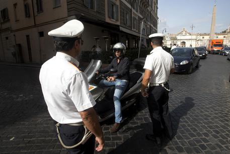 IN DUE IN MOTORINO ANCHE A SEDICI ANNI