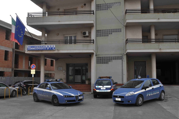 LE RAGAZZE CHE HANNO TRAVOLTO IL TUNISINO SULLA STRADA SCOGLITTI-S. CROCE CAMERINA SI SONO SUBITO PRESENTATE AL COMMISSARIATO DI P.S. DI VITTORIA