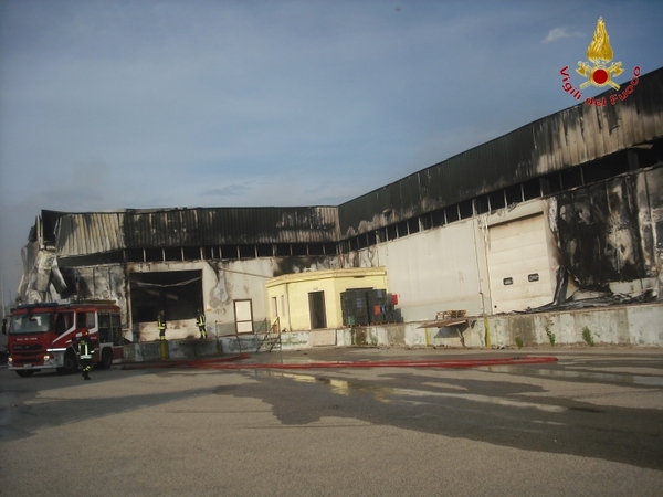 INCENDIO CAPANNONE A VITTORIA