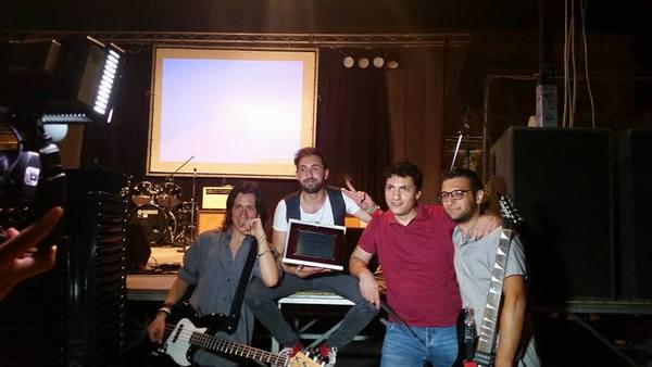 LA GIOVANE BAND RAGUSANA “KEEP OUT” APRIRÀ IL CONCERTO DI ATTILIO E MARIAGRAZIA FONTANA SOTTO LE STELLE A MARINA DI MODICA