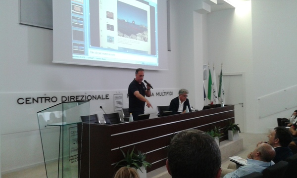 TALENTO E PASSIONE LO HANNO FATTO DIVENTARE FOTOGRAFO DI GRANDE SUCCESSO. TONY GENTILE OSPITE IERI A COMISO PER UN SEMINARIO DI FORMAZIONE