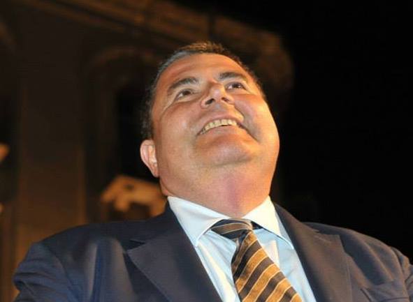 “EROGARE IMMEDIATAMENTE IL CONTRIBUTO SPETTANTE ALL’AEROPORTO PIO LA TORRE”.