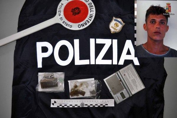 LA POLIZIA DI STATO ARRESTA UN ALTRO SPACCIATORE, DENUNCIATO IL FRATELLO E SEGNALATO UN ACQUIRENTE AL QUALE È STATA RITIRATA LA PATENTE.