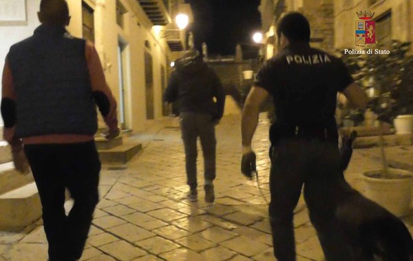 LA POLIZIA DI STATO EFFETTUA CONTROLLI STRAORDINARI A MODICA.