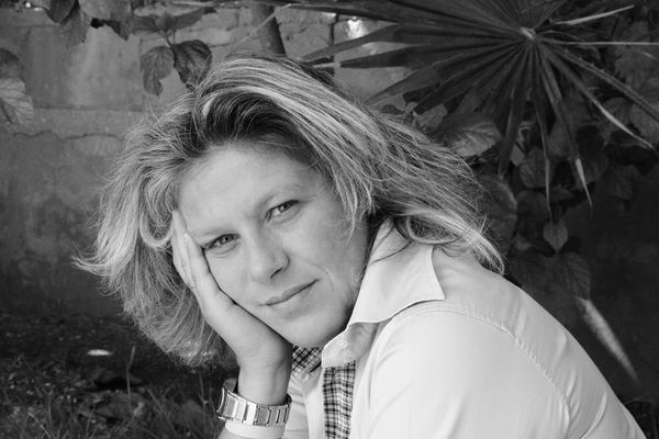 SIMONA ACCARPIO PRESENTA IL SUO NUOVO LIBRO INTITOLATO: “IL SOTTILE SI ODE”