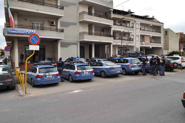 SCAPPA AL POSTO DI BLOCCO A VITTORIA