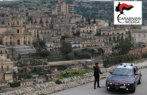 MODICA (RG): TENTA DI CORROMPERE I CARABINIERI PER EVITARE UNA MULTA: DENUNCIATO.