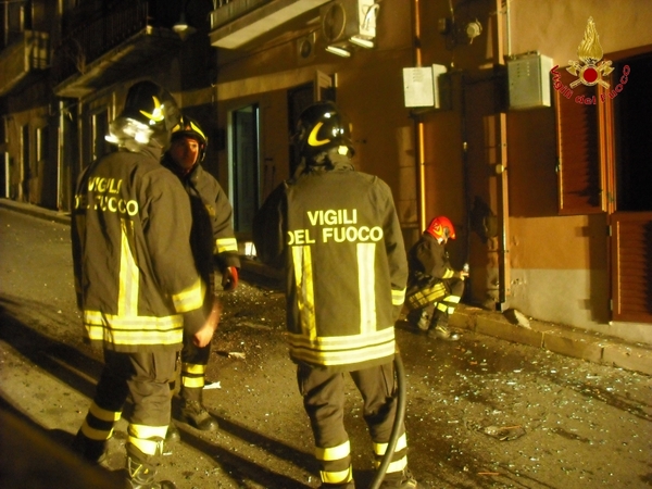 MONTEROSSO ALMO, ESPLODE IN STRADA UNA BOMBOLA CONTENENTE GPL