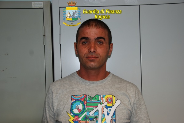 CITTADINO ALGERINO EVADE DAI DOMICILIARI