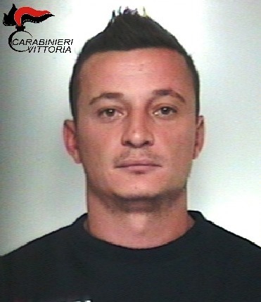 VITTORIA.EVADE DAI DOMICILIARI