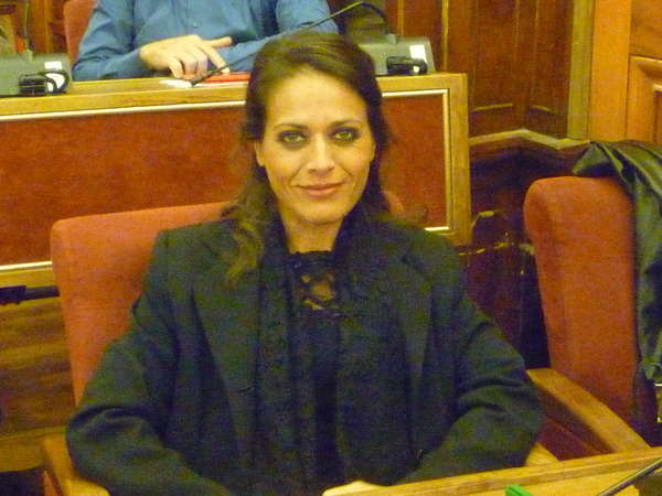LA FILIPPICA DELLA CONSIGLIERA NICITA CONTRO L’AMMINISTRAZIONE COMUNALE