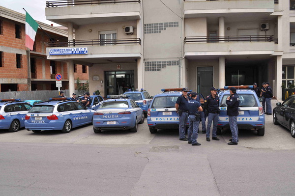 SENZA PATENTE E SORVEGLIATO SPECIALE. ARRESTATO DALLA POLIZIA