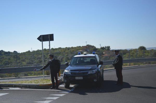 ROSOLINI (SR):   TENTANO DI INVESTIRE UN CARABINIERE