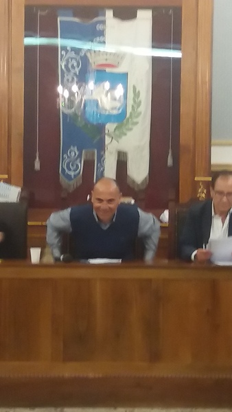 IL PEDONE MANGIA LA REGINA E DA SCACCO AL RE