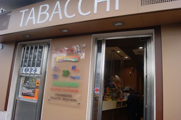 FRANCOFONTE (SR): TENTANO LA SPACCATA AD UNA TABACCHERIA