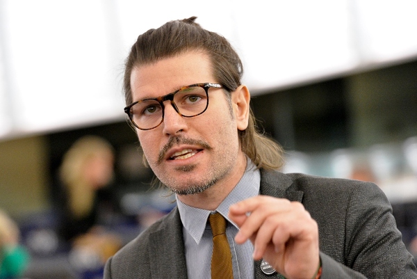 CORRAO ED ADINOLFI INTERROGANO LA COMMISSIONE EUROPEA